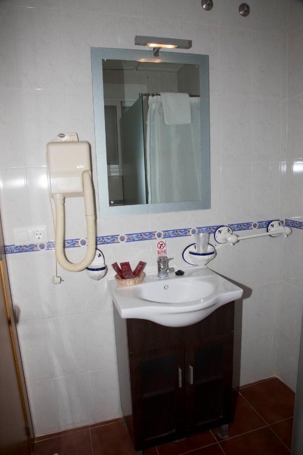Hostal Cafeteria El Mero Захора Екстериор снимка